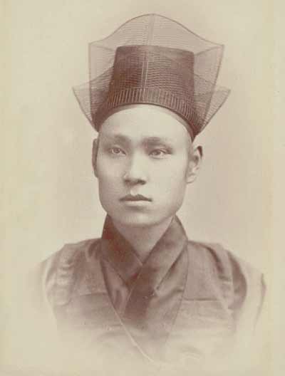 Portrait of Sŏ Kwangbŏm wearing traditional Korean attire.